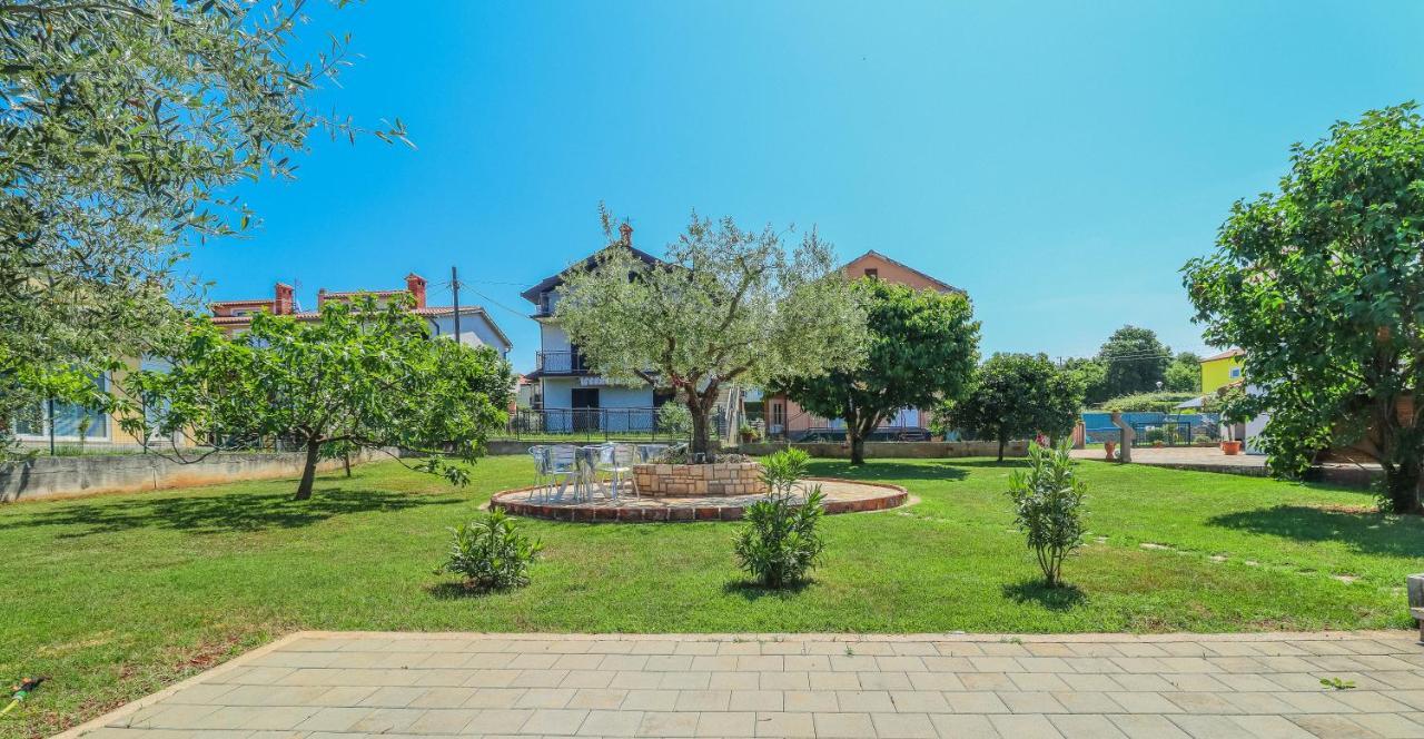 Pension Nina Umago Exterior foto