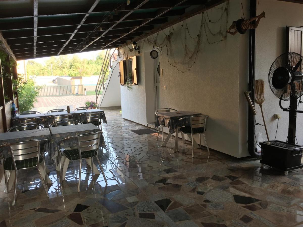 Pension Nina Umago Exterior foto